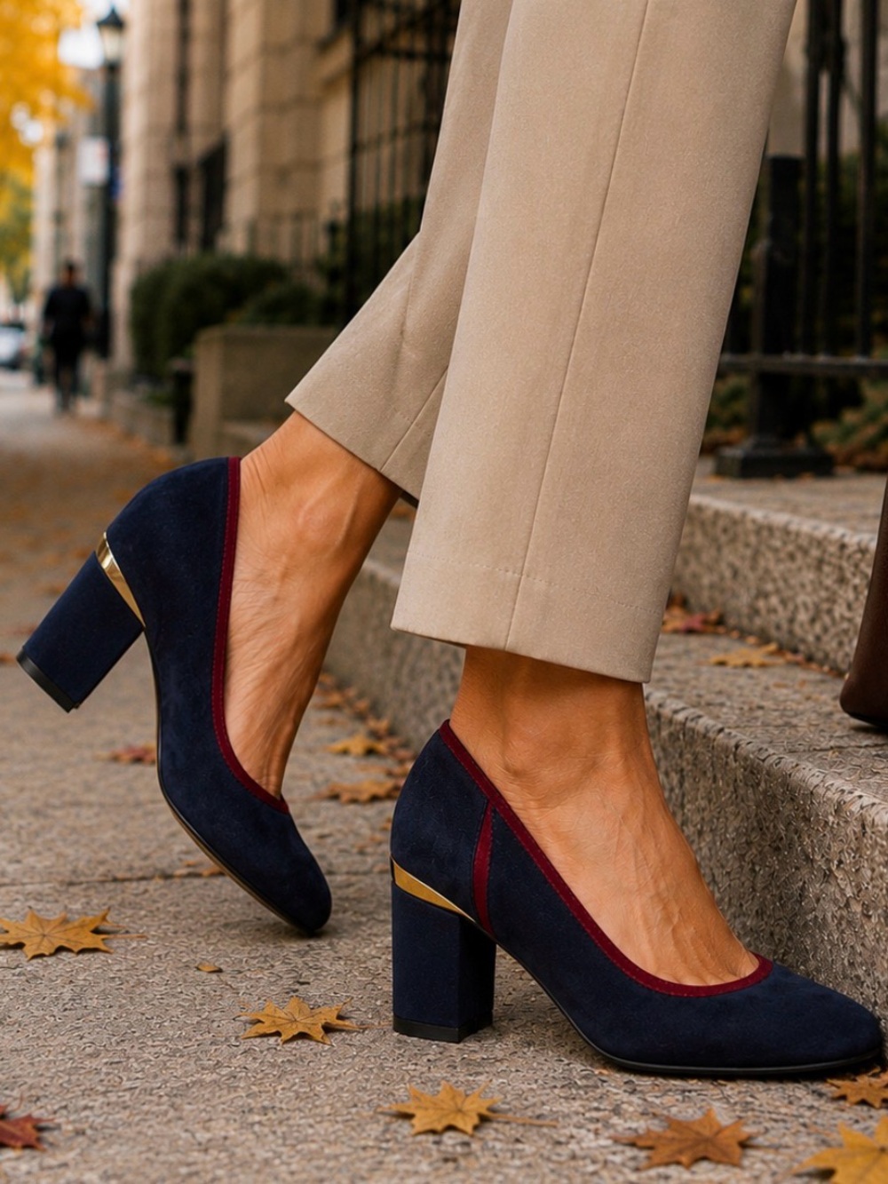 Tommy Hilfiger Navy Suede Block Heel Pumps – Women's Size 9